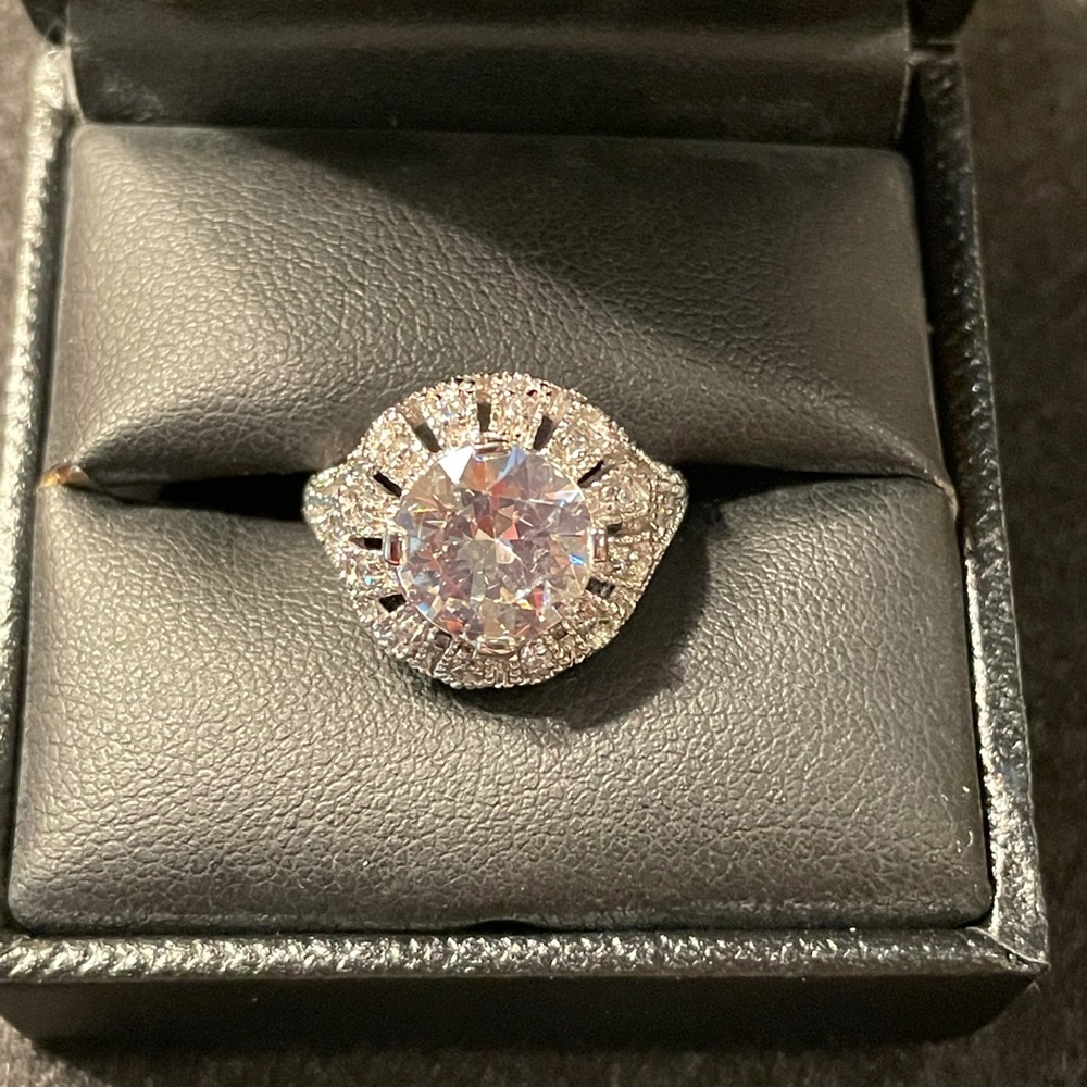 Beautiful cubic zirconia ring